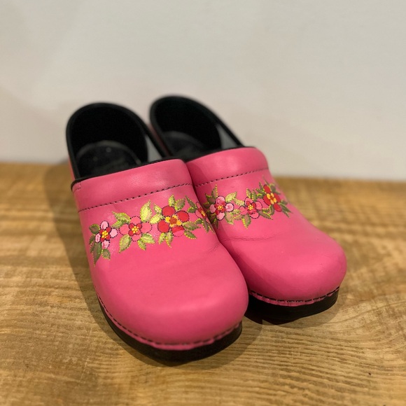 DANSKO bright pink painted floral Womens clogs size 39/8 - Picture 4 of 6
